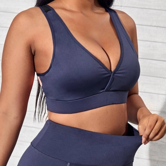 Plus Cut Out Sports Bra & Colorblock Leggings Set 4XL - Picture 3 of 8